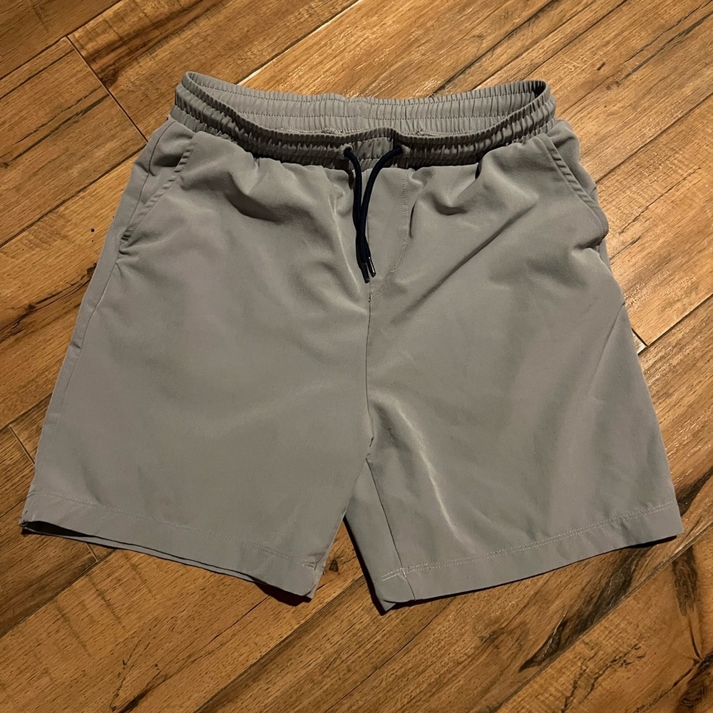Vineyard Vines boys XL 18 performance shorts
